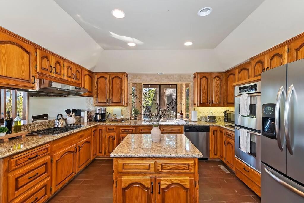 Stunning Lake View Game Room Spa Walk To Village Lake Arrowhead Ngoại thất bức ảnh